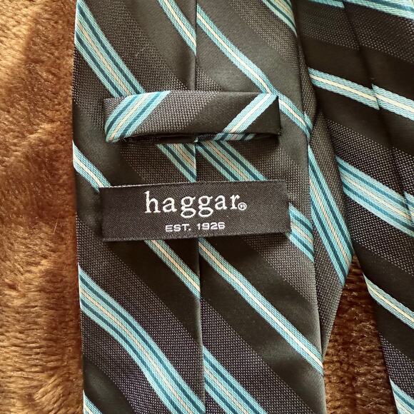 Haggar Necktie Blue & Silver Stripes on Black Tie in MINT CONDITION - Picture 4 of 5